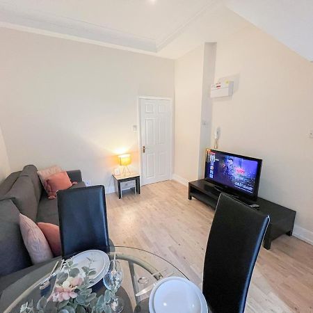 1-Bedroom Flat With Small Garden & Paid Parking In Finsbury Park, Highbury ลอนดอน ภายนอก รูปภาพ