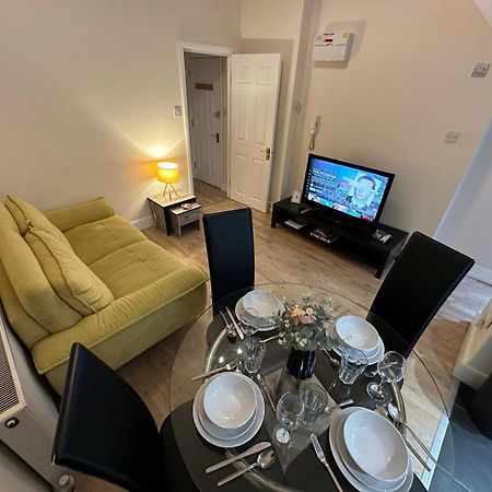 1-Bedroom Flat With Small Garden & Paid Parking In Finsbury Park, Highbury ลอนดอน ภายนอก รูปภาพ