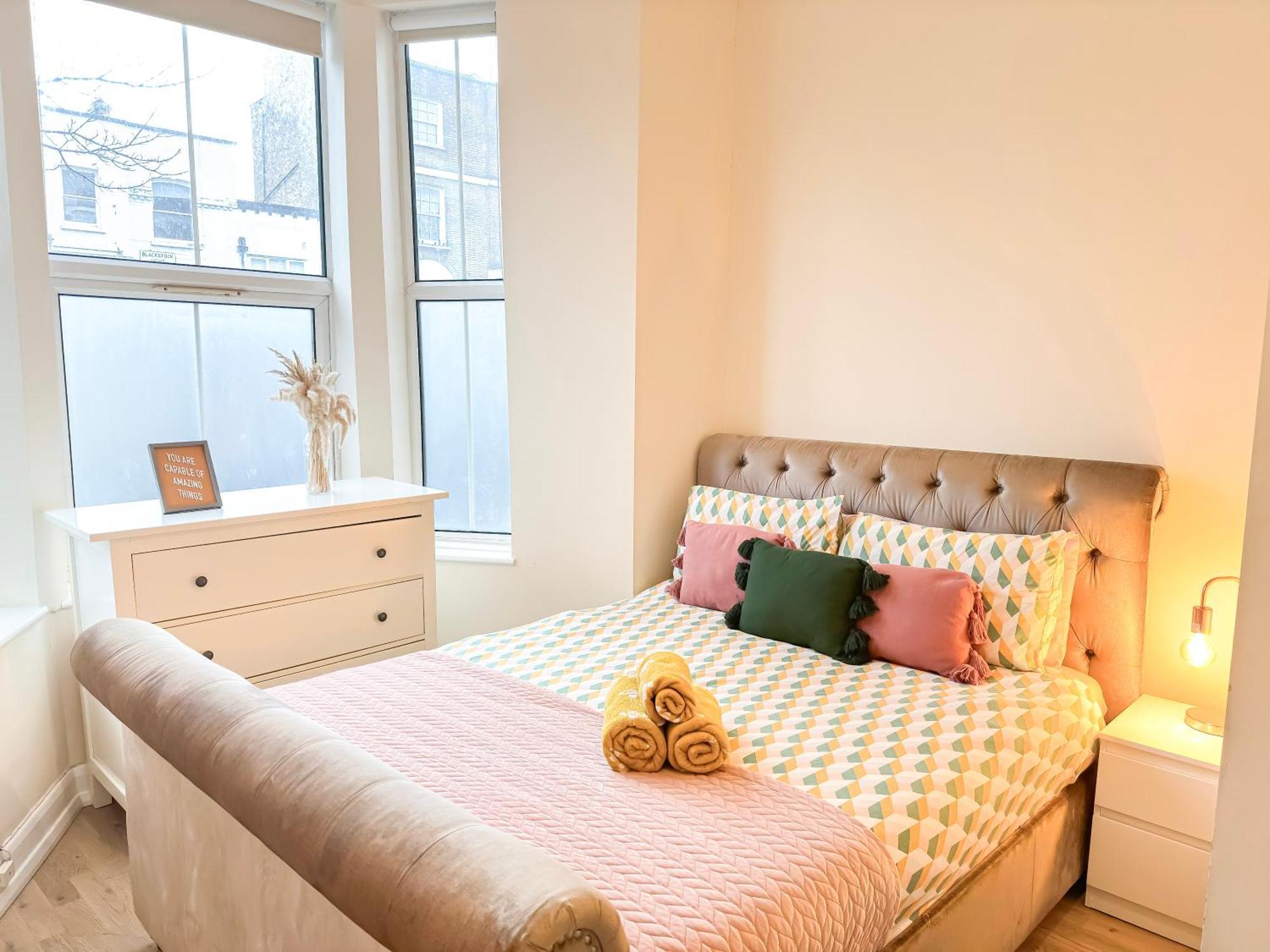 1-Bedroom Flat With Small Garden & Paid Parking In Finsbury Park, Highbury ลอนดอน ภายนอก รูปภาพ
