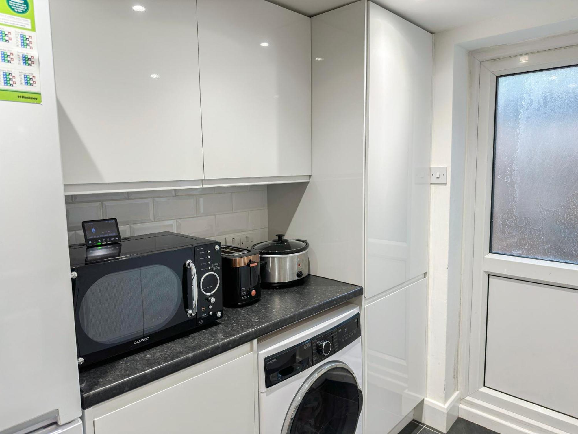 1-Bedroom Flat With Small Garden & Paid Parking In Finsbury Park, Highbury ลอนดอน ภายนอก รูปภาพ