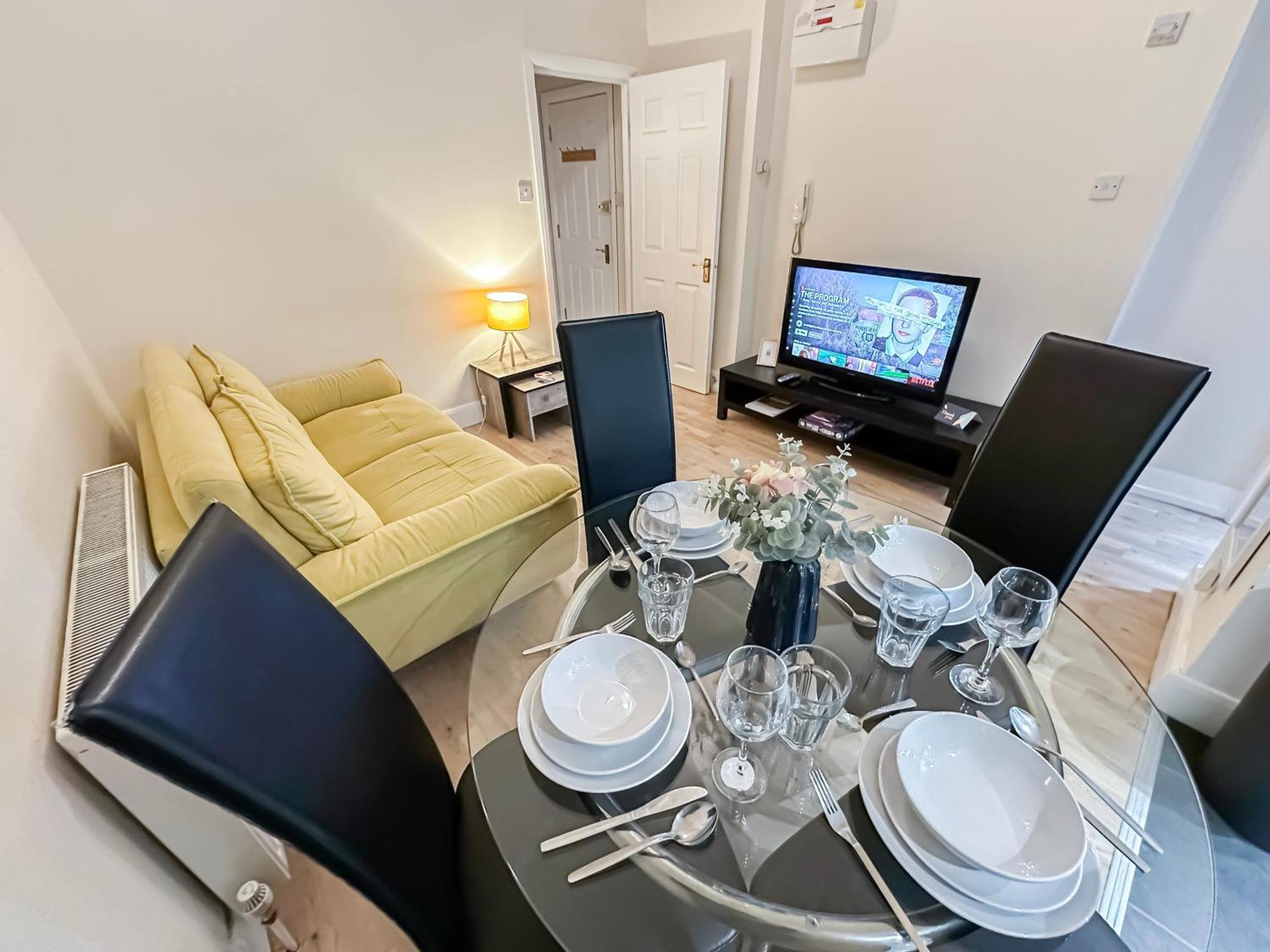 1-Bedroom Flat With Small Garden & Paid Parking In Finsbury Park, Highbury ลอนดอน ภายนอก รูปภาพ