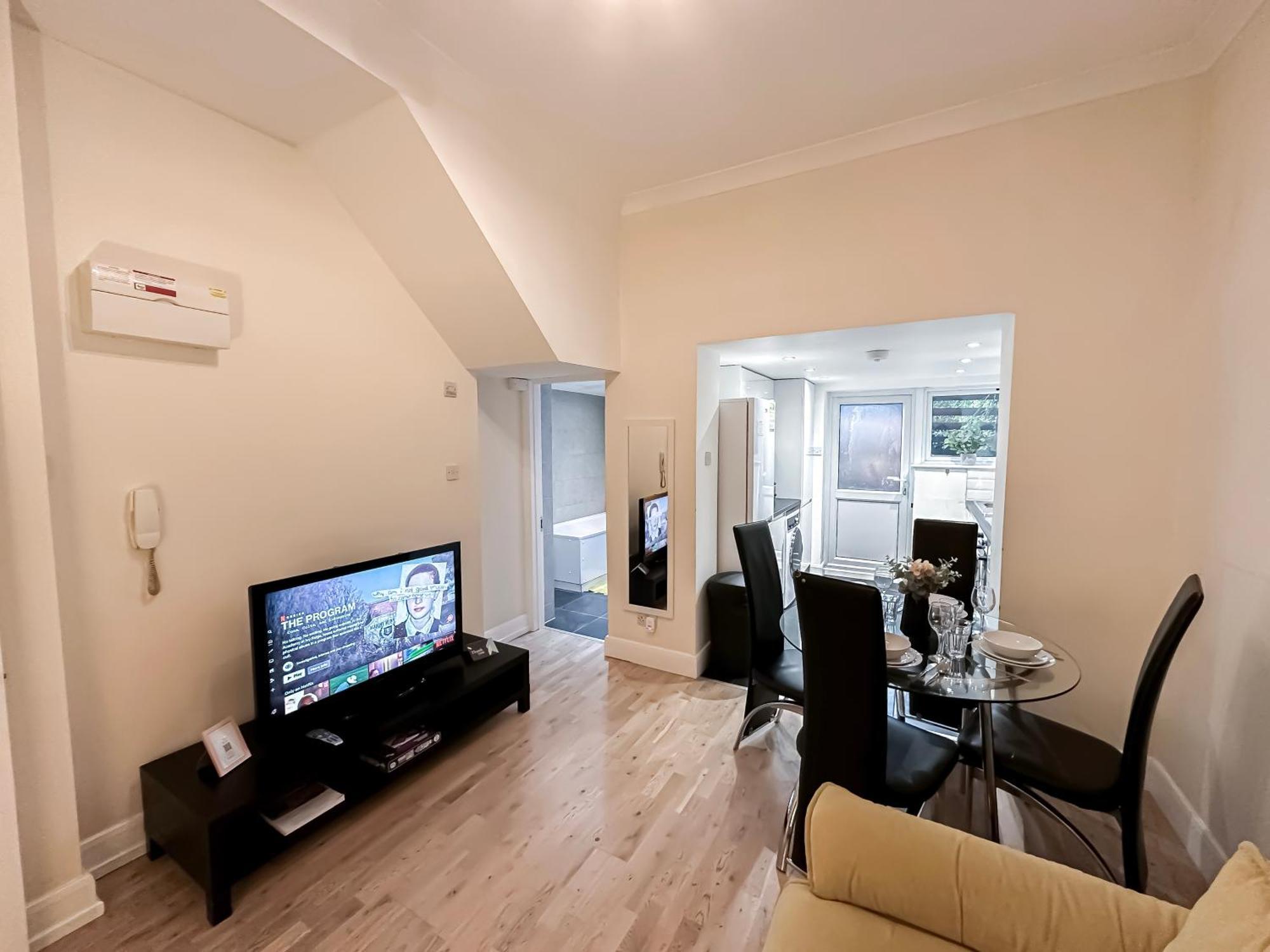 1-Bedroom Flat With Small Garden & Paid Parking In Finsbury Park, Highbury ลอนดอน ภายนอก รูปภาพ