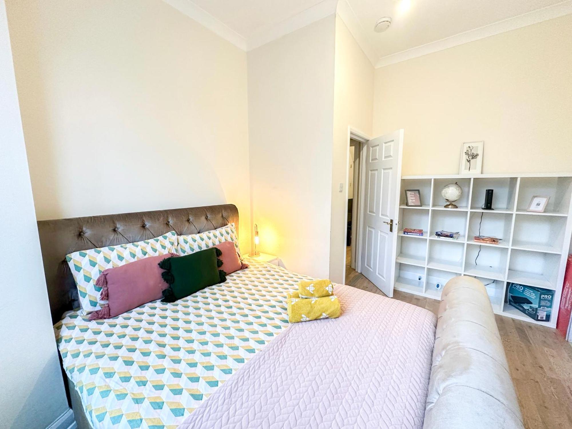 1-Bedroom Flat With Small Garden & Paid Parking In Finsbury Park, Highbury ลอนดอน ภายนอก รูปภาพ