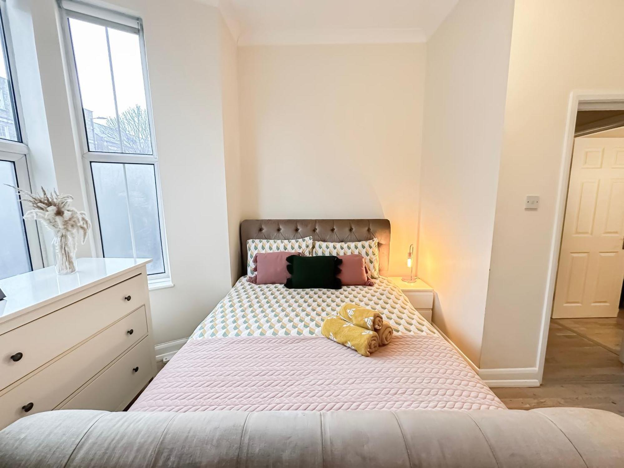 1-Bedroom Flat With Small Garden & Paid Parking In Finsbury Park, Highbury ลอนดอน ภายนอก รูปภาพ