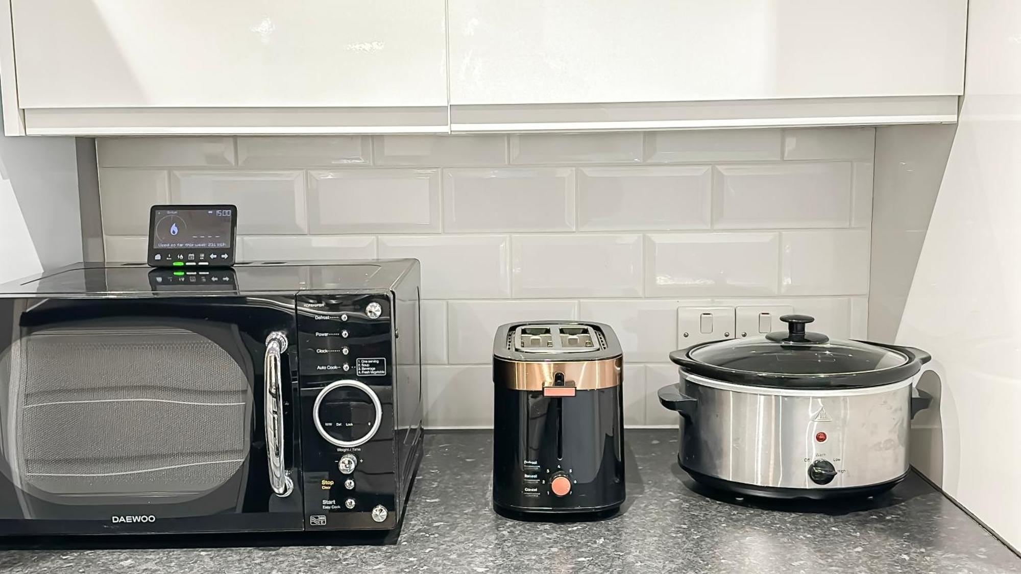 1-Bedroom Flat With Small Garden & Paid Parking In Finsbury Park, Highbury ลอนดอน ภายนอก รูปภาพ