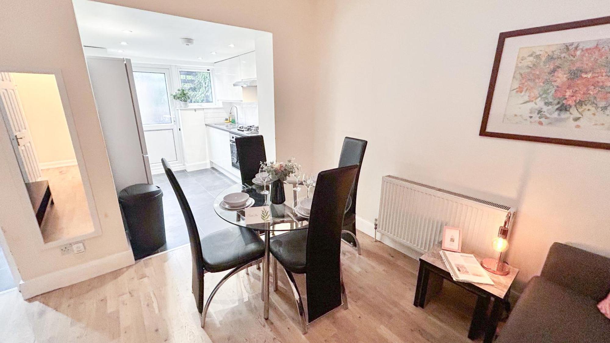 1-Bedroom Flat With Small Garden & Paid Parking In Finsbury Park, Highbury ลอนดอน ภายนอก รูปภาพ
