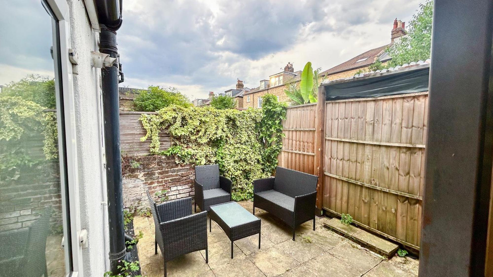 1-Bedroom Flat With Small Garden & Paid Parking In Finsbury Park, Highbury ลอนดอน ภายนอก รูปภาพ
