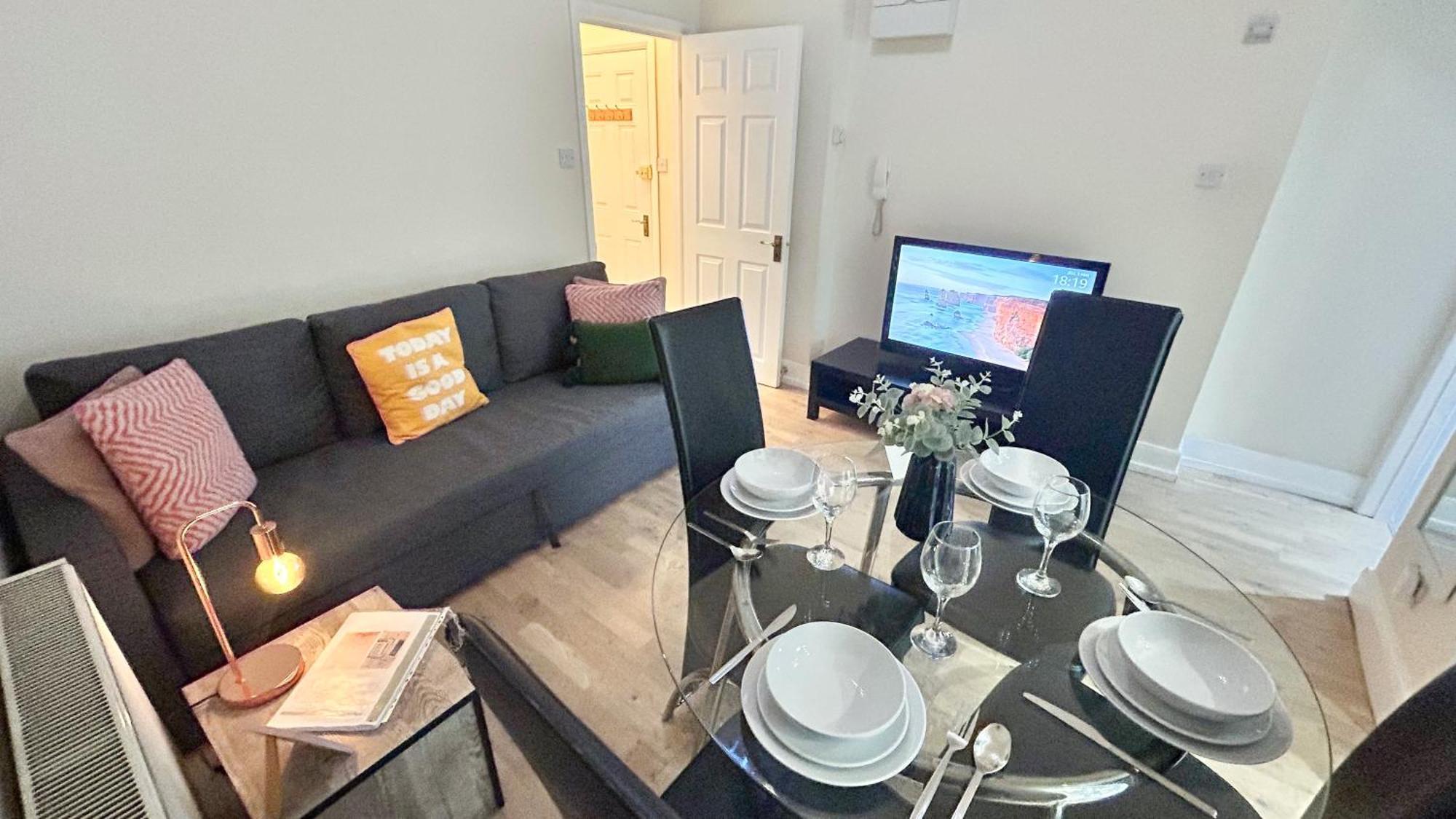 1-Bedroom Flat With Small Garden & Paid Parking In Finsbury Park, Highbury ลอนดอน ภายนอก รูปภาพ