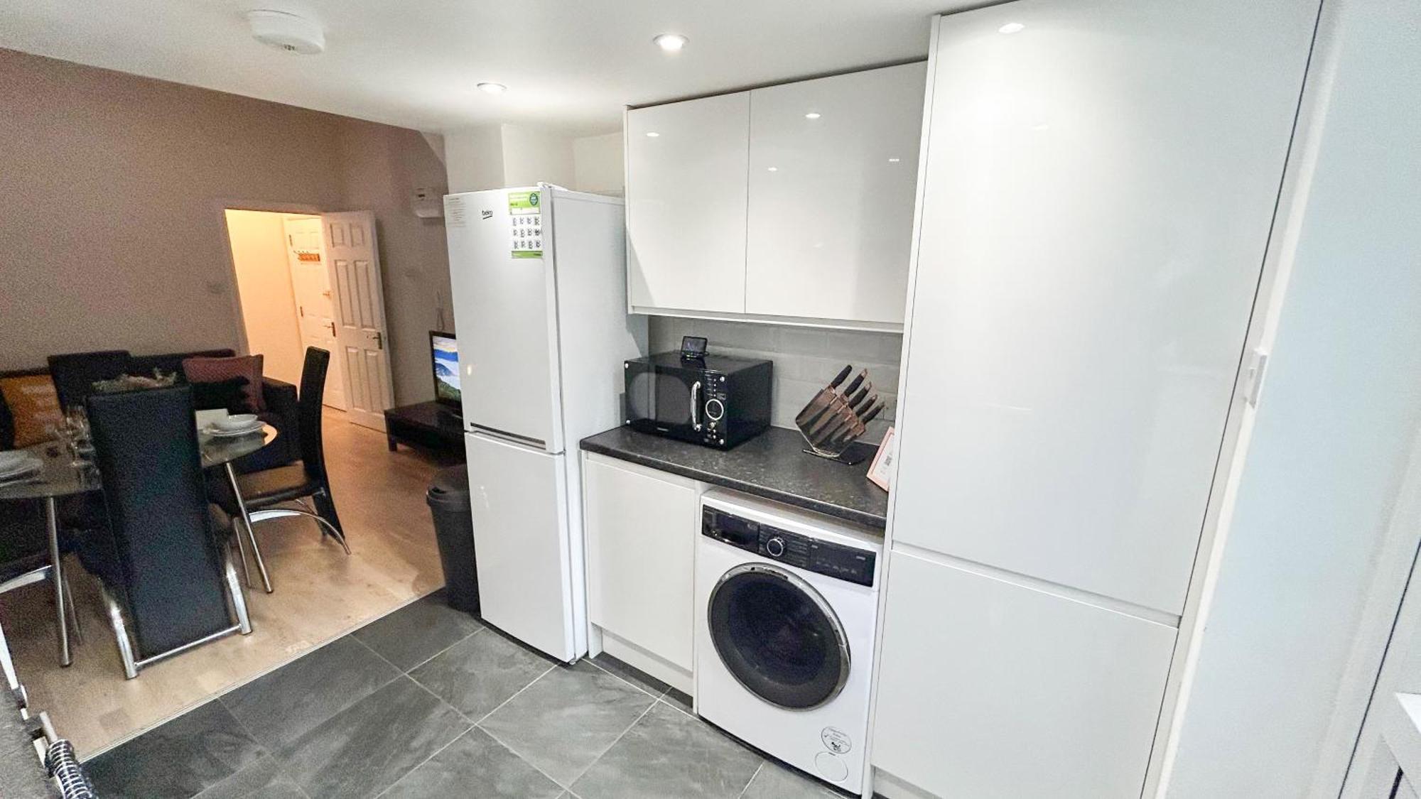 1-Bedroom Flat With Small Garden & Paid Parking In Finsbury Park, Highbury ลอนดอน ภายนอก รูปภาพ