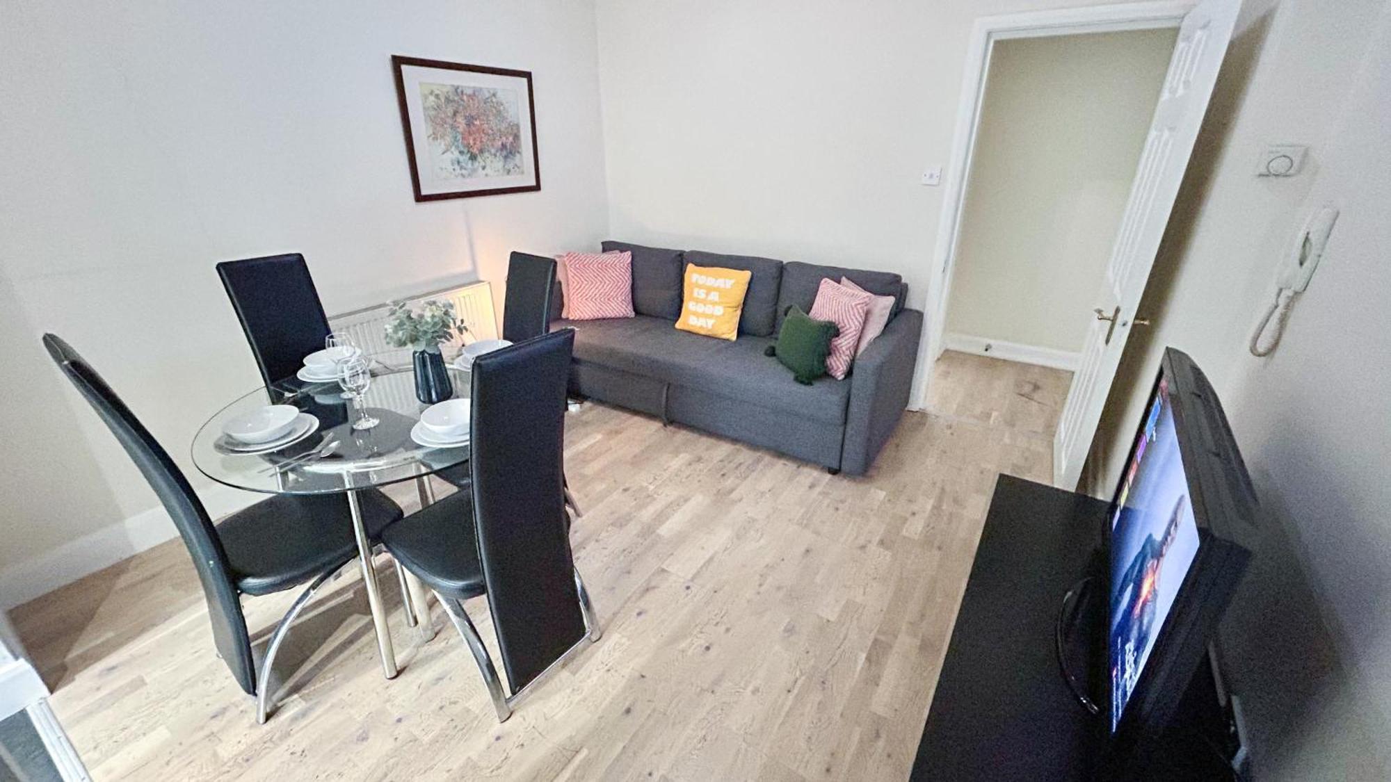 1-Bedroom Flat With Small Garden & Paid Parking In Finsbury Park, Highbury ลอนดอน ภายนอก รูปภาพ