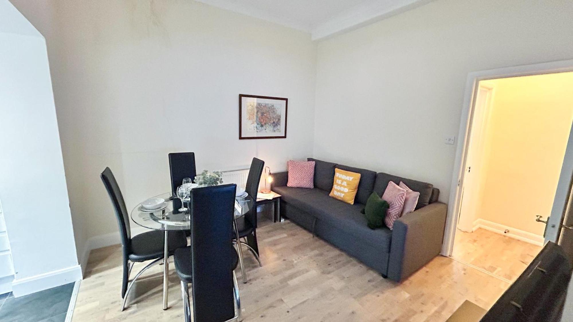 1-Bedroom Flat With Small Garden & Paid Parking In Finsbury Park, Highbury ลอนดอน ภายนอก รูปภาพ
