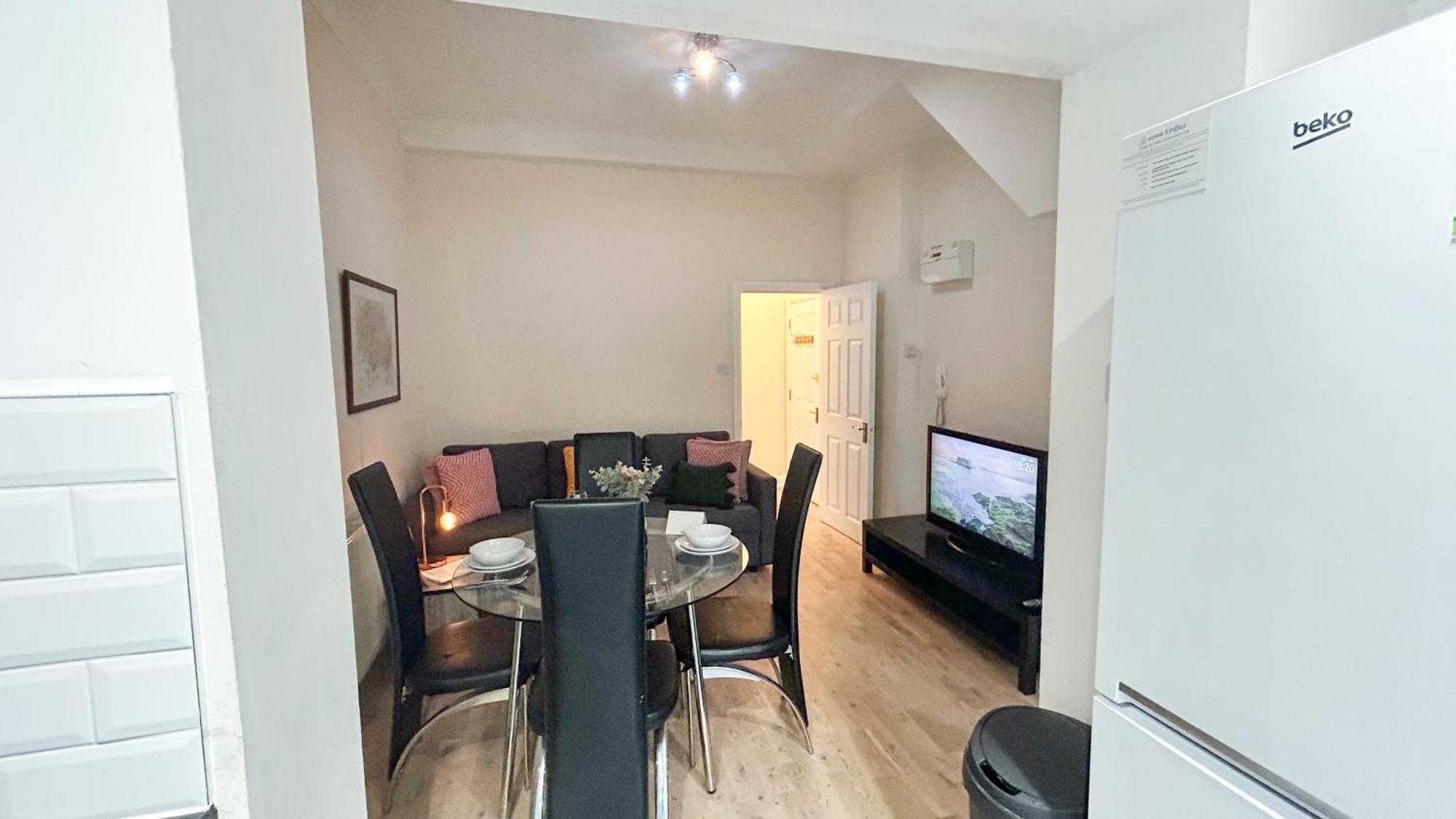 1-Bedroom Flat With Small Garden & Paid Parking In Finsbury Park, Highbury ลอนดอน ภายนอก รูปภาพ