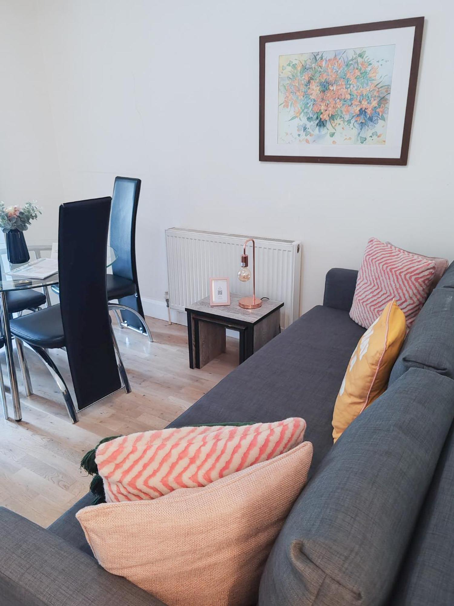 1-Bedroom Flat With Small Garden & Paid Parking In Finsbury Park, Highbury ลอนดอน ภายนอก รูปภาพ