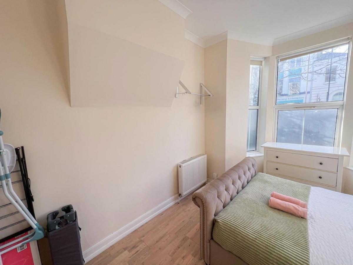 1-Bedroom Flat With Small Garden & Paid Parking In Finsbury Park, Highbury ลอนดอน ภายนอก รูปภาพ