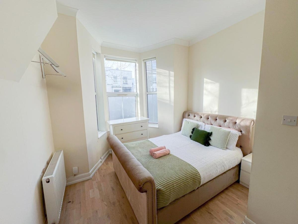 1-Bedroom Flat With Small Garden & Paid Parking In Finsbury Park, Highbury ลอนดอน ภายนอก รูปภาพ
