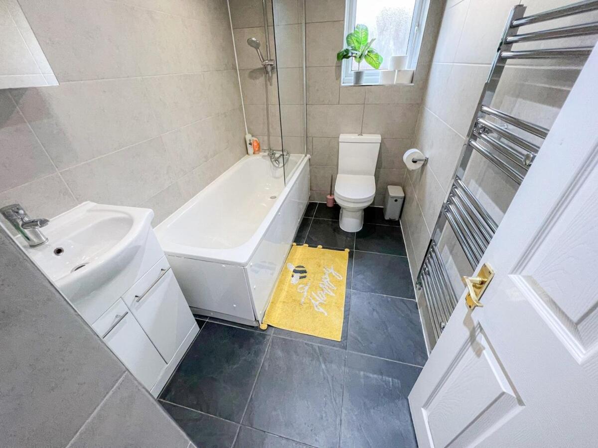 1-Bedroom Flat With Small Garden & Paid Parking In Finsbury Park, Highbury ลอนดอน ภายนอก รูปภาพ