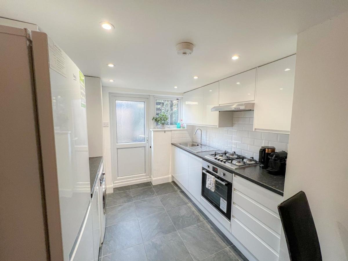 1-Bedroom Flat With Small Garden & Paid Parking In Finsbury Park, Highbury ลอนดอน ภายนอก รูปภาพ