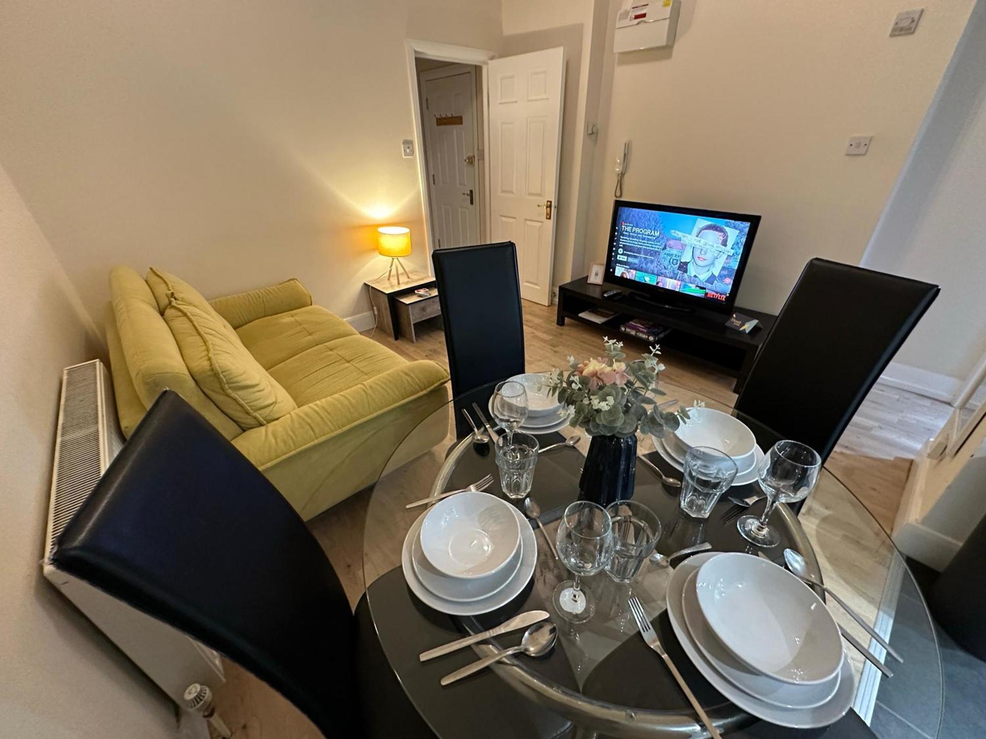 1-Bedroom Flat With Small Garden & Paid Parking In Finsbury Park, Highbury ลอนดอน ภายนอก รูปภาพ