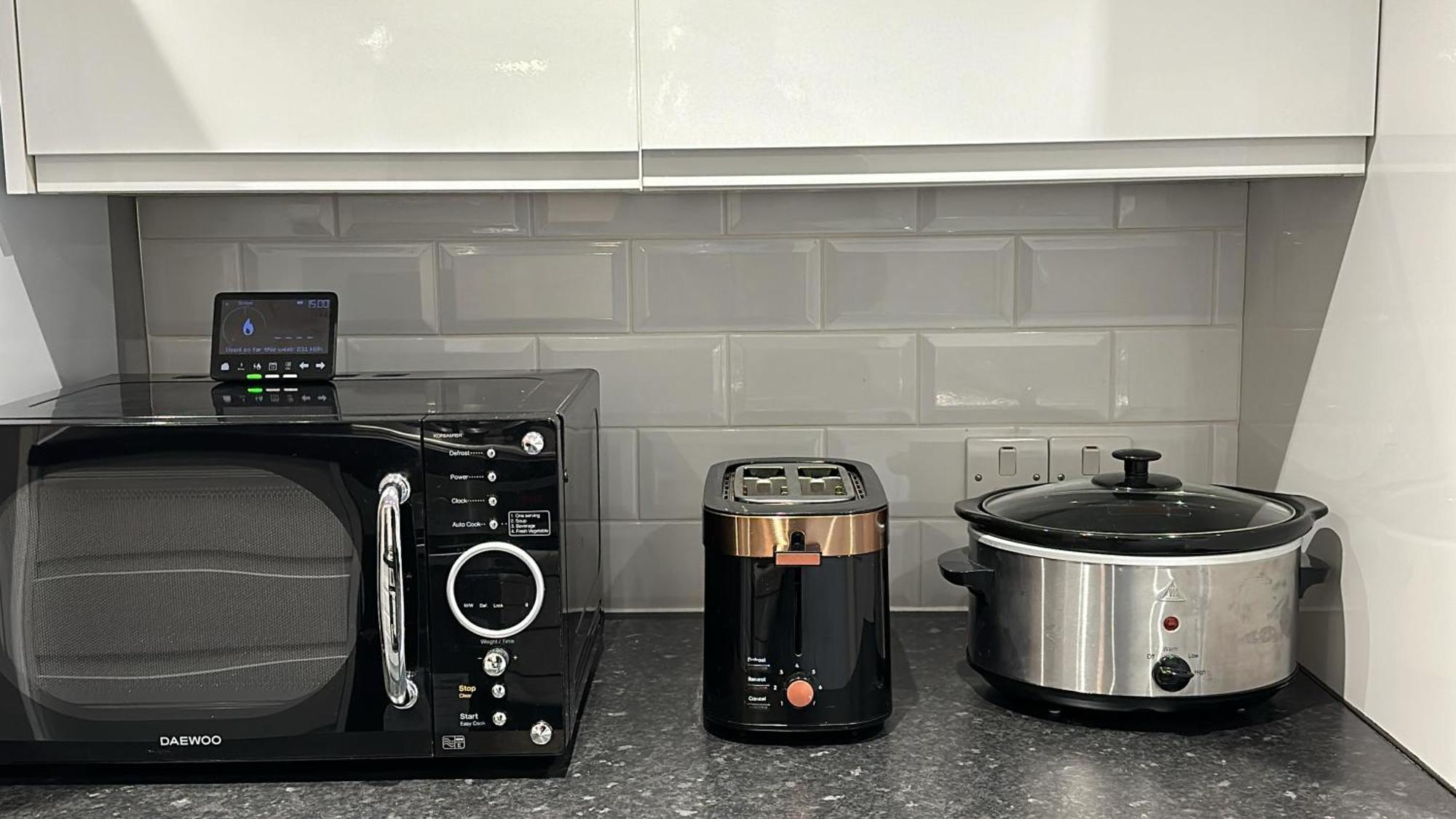 1-Bedroom Flat With Small Garden & Paid Parking In Finsbury Park, Highbury ลอนดอน ภายนอก รูปภาพ