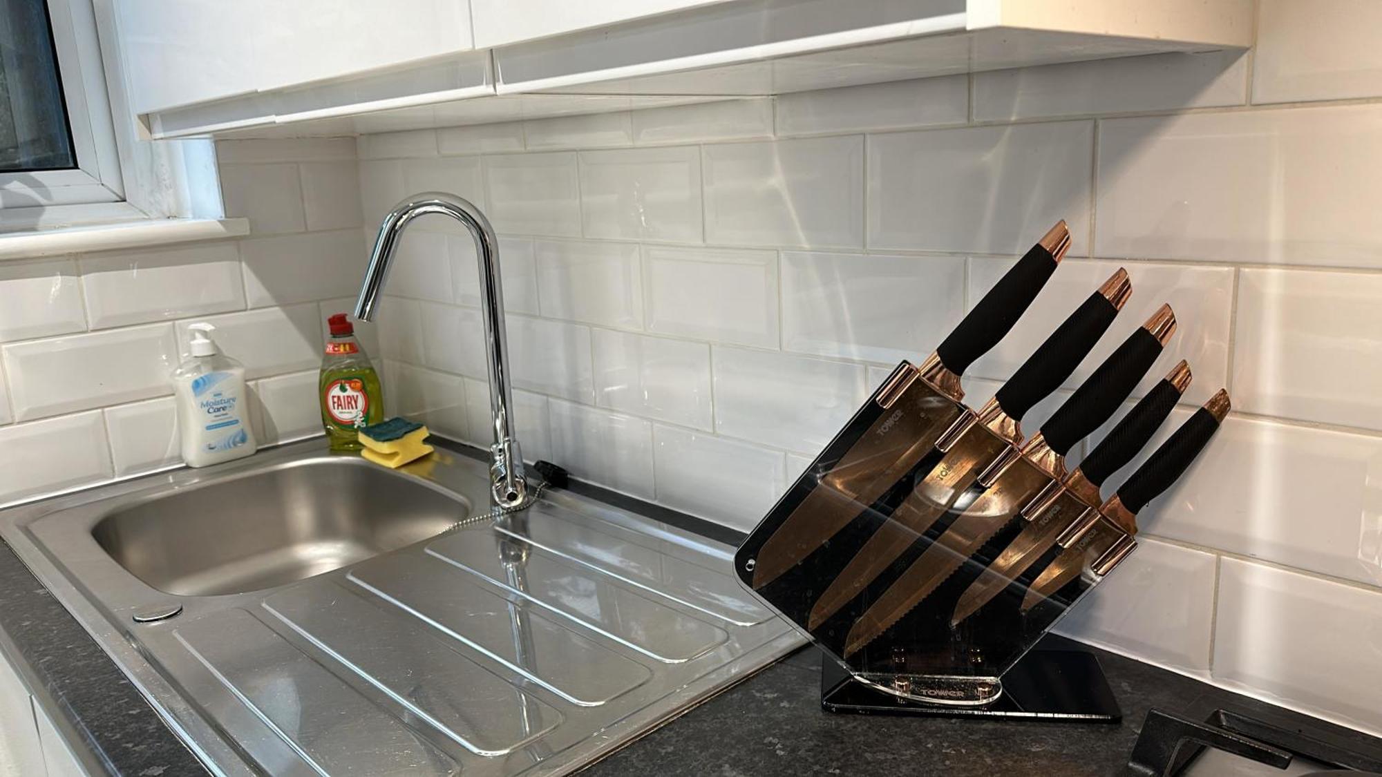 1-Bedroom Flat With Small Garden & Paid Parking In Finsbury Park, Highbury ลอนดอน ภายนอก รูปภาพ