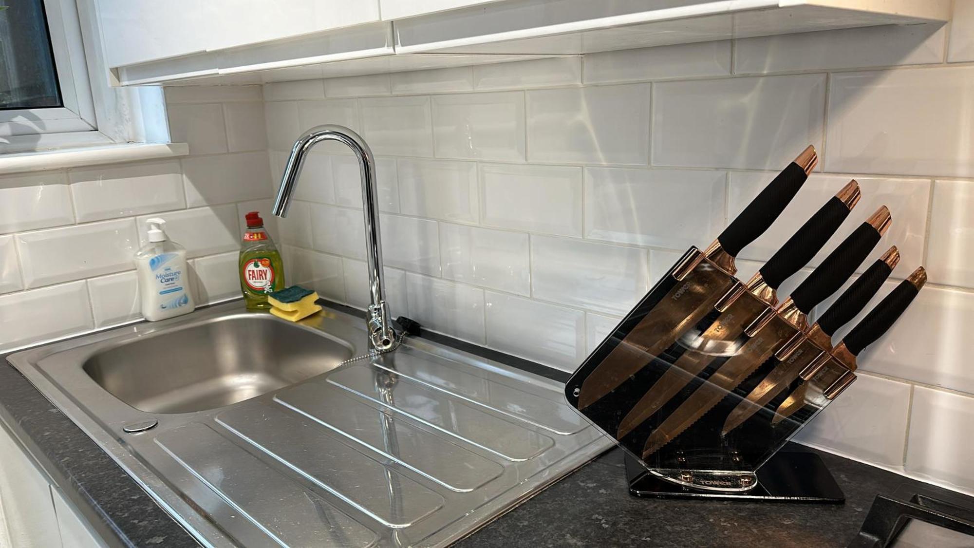 1-Bedroom Flat With Small Garden & Paid Parking In Finsbury Park, Highbury ลอนดอน ภายนอก รูปภาพ