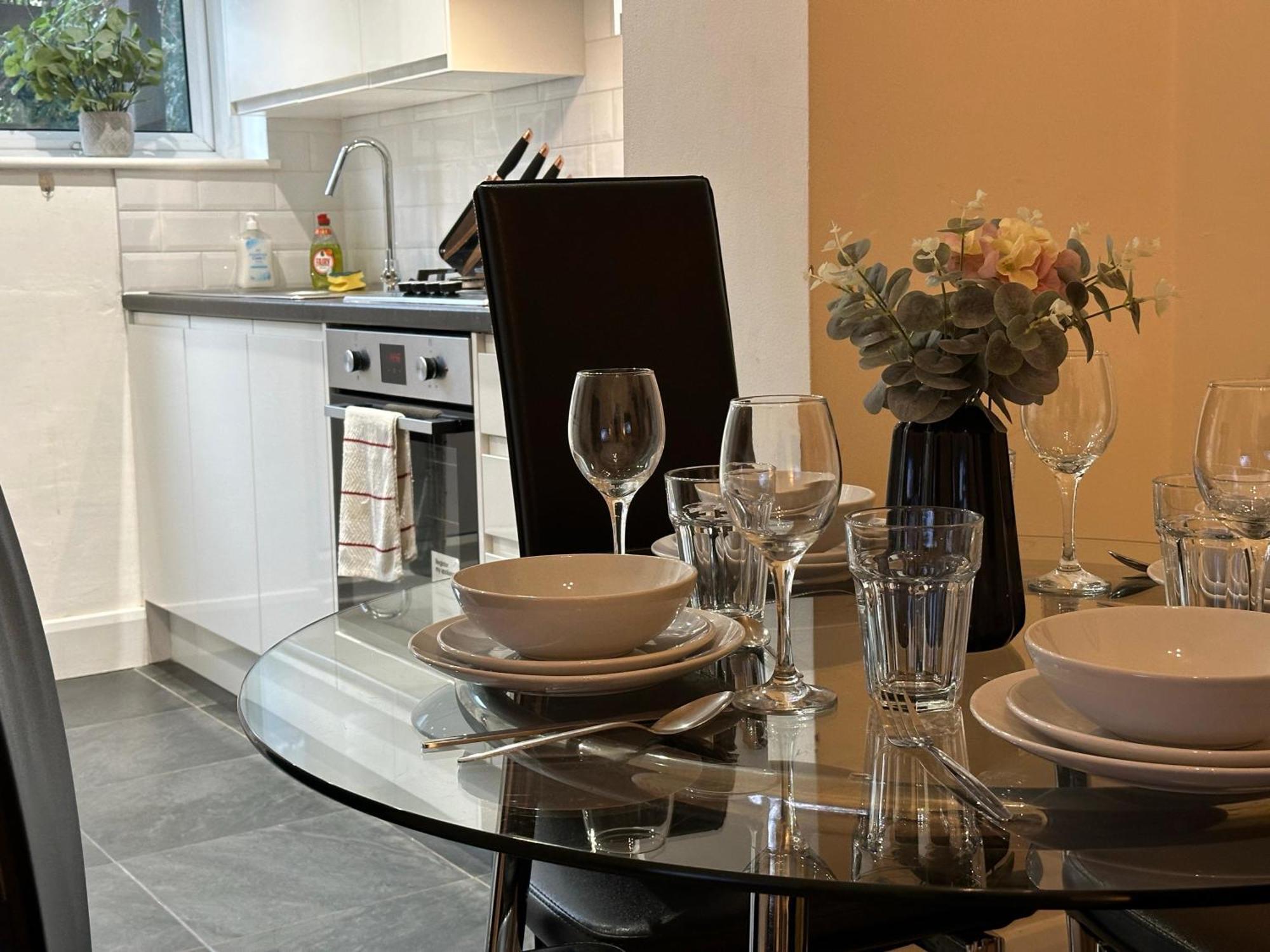 1-Bedroom Flat With Small Garden & Paid Parking In Finsbury Park, Highbury ลอนดอน ภายนอก รูปภาพ